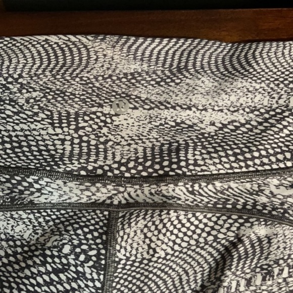 Lululemon Wonder Under Movement Crop in Swerve Vapor Metal Grey SZ 8 - Picture 7 of 10